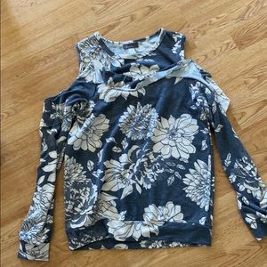 Cold shoulder light sweatshirt